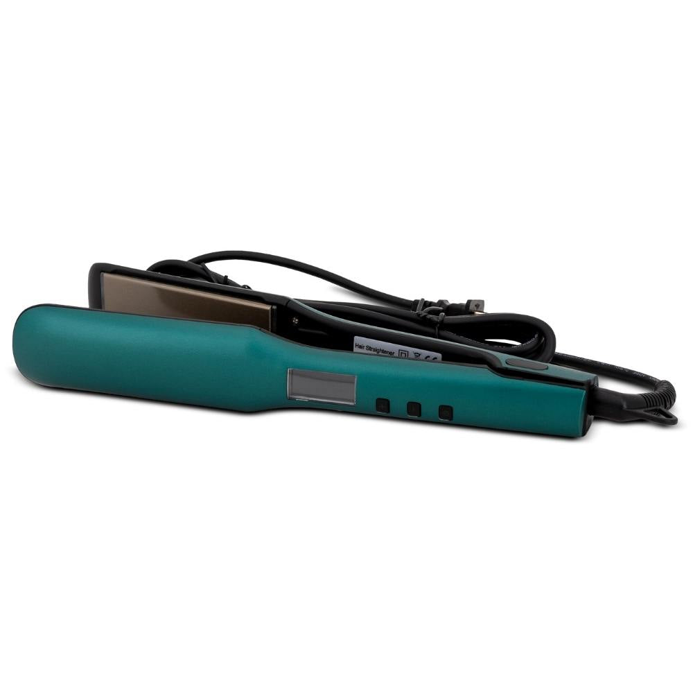 Green hair straightener for flat ironing hair